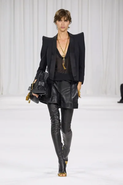 Look 11